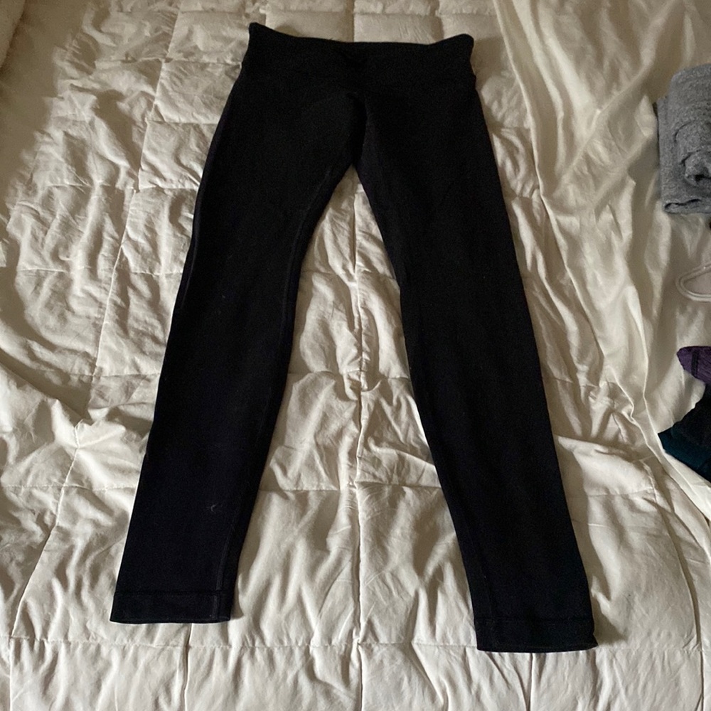 Lululemon black wunder unders. Worn a few times.